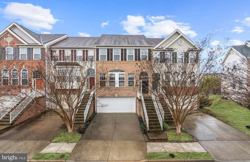 Ashburn VA 590,000